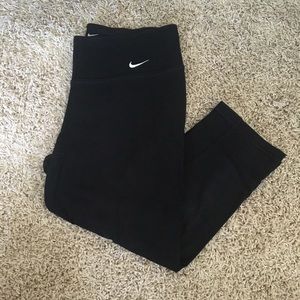 Cropped Nike Dry-Fit leggings